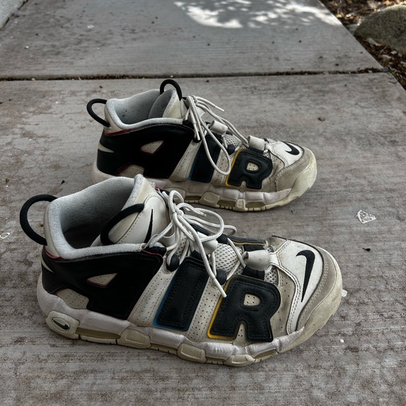 Nike Black and White Athletic Shoes - Picture 2 of 2